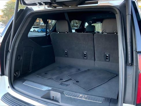 Used 2023 Chevrolet Suburban Premier image 32