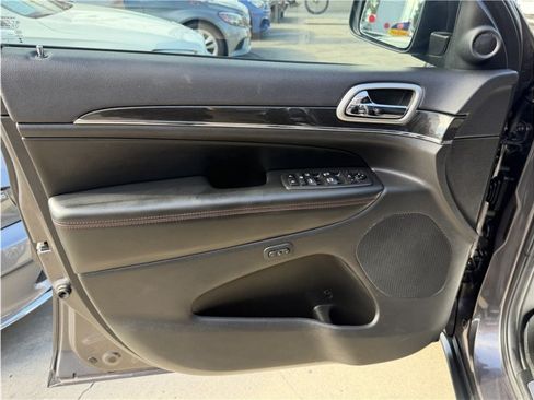 Used 2018 Jeep Grand Cherokee Trailhawk AWD/4WD image 14