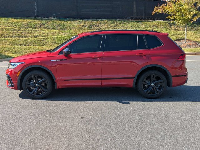Used 2024 Volkswagen Tiguan SE R-Line AWD/4WD image 7