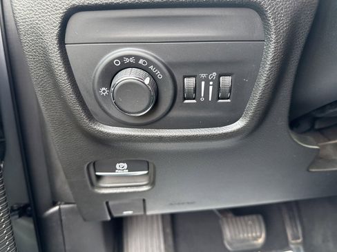 Used 2024 Jeep Grand Cherokee Altitude image 18