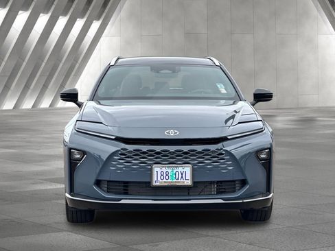 Used 2025 Toyota Crown Signia w/ Advanced Technology Package image 9