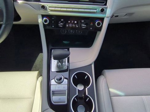 Used 2025 Genesis G70 2.5T image 17