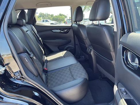 Used 2022 Nissan Rogue Sport SV w/ Technology Package FWD image 17