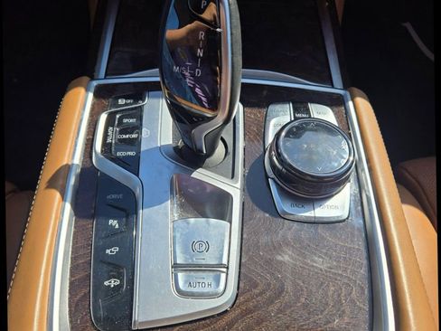 Used 2018 BMW 740e xDrive w/ Executive Package image 27