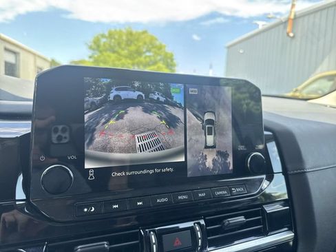 Used 2023 Nissan Pathfinder SL FWD image 23