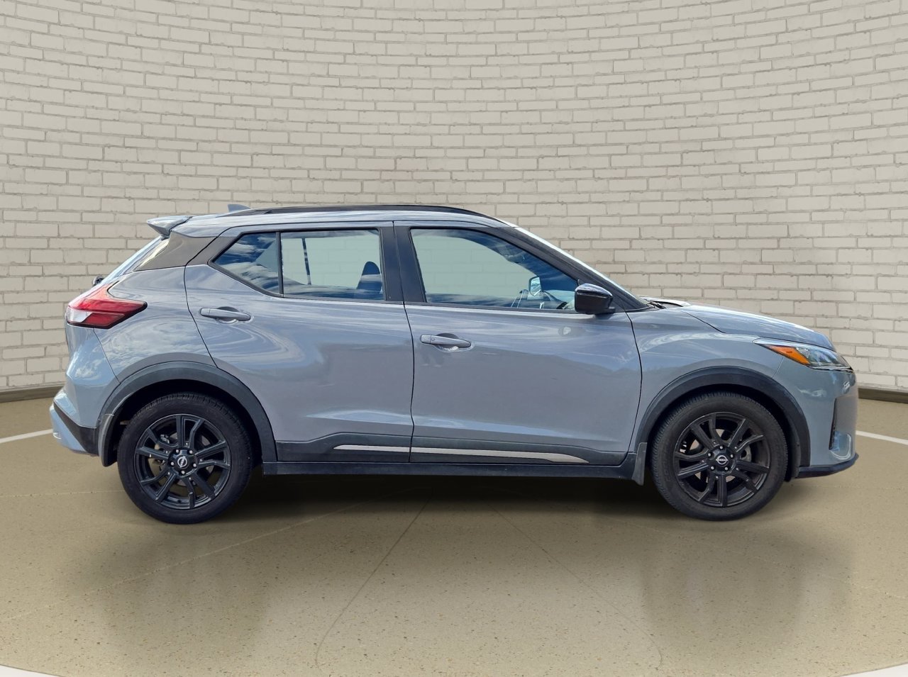 Used 2022 Nissan Kicks SR FWD image 4