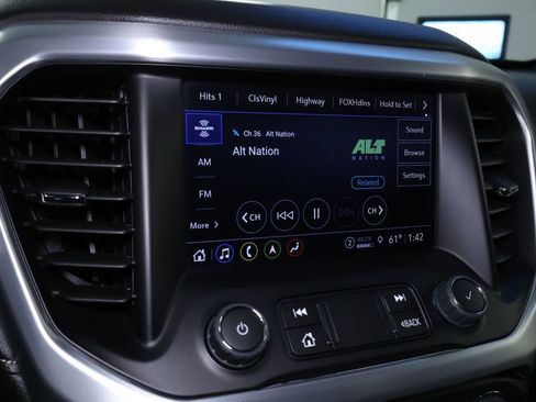 Used 2023 GMC Acadia SLT image 28