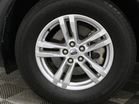 Used 2023 Ford Explorer XLT AWD/4WD image 35