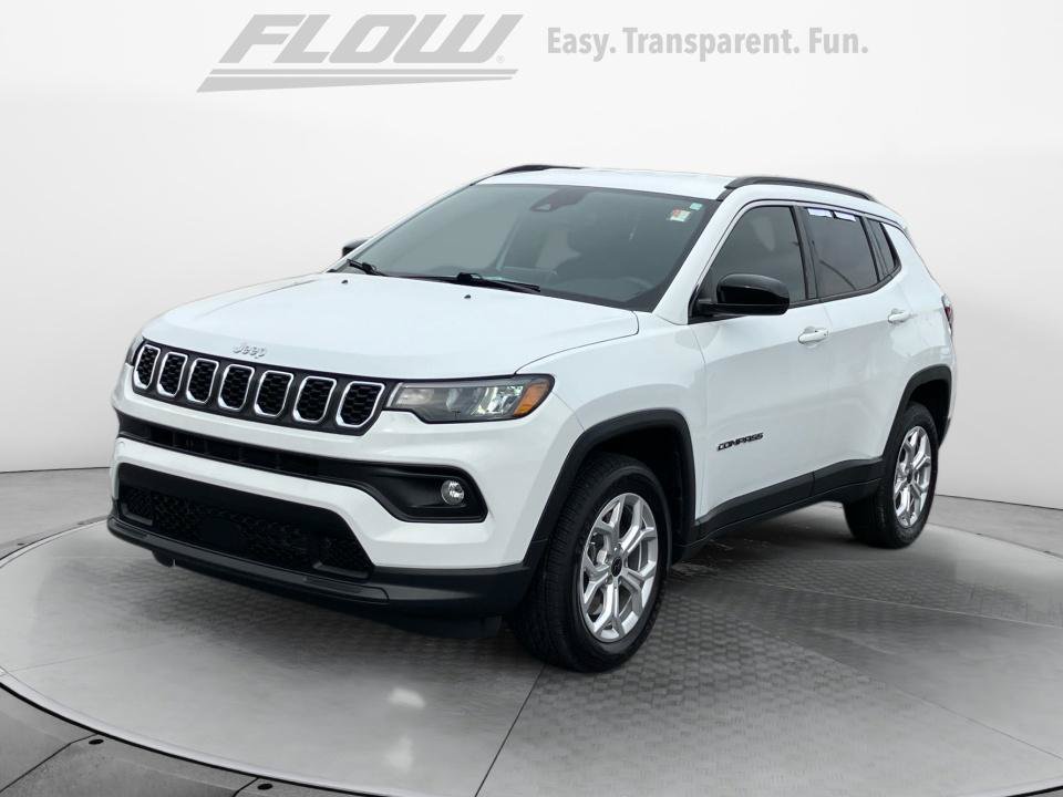 Used 2025 Jeep Compass Latitude AWD/4WD image 4
