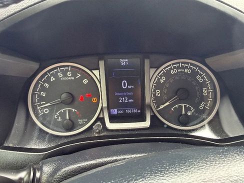 Used 2018 Toyota Tacoma SR5 AWD/4WD image 14