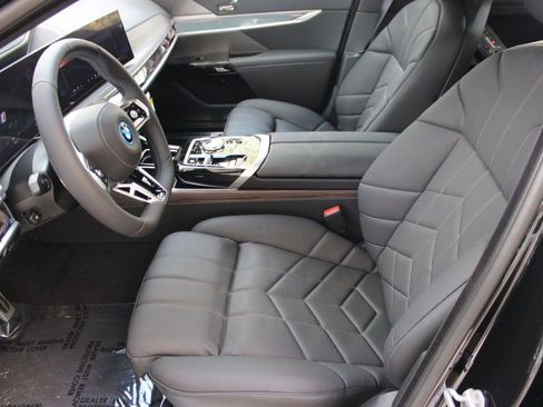 New 2026 BMW 750e xDrive image 5