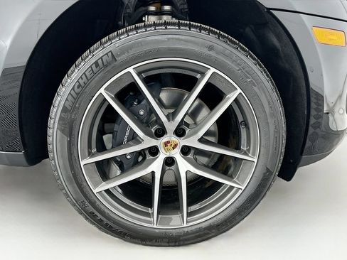 Used 2026 Porsche Macan AWD/4WD image 33