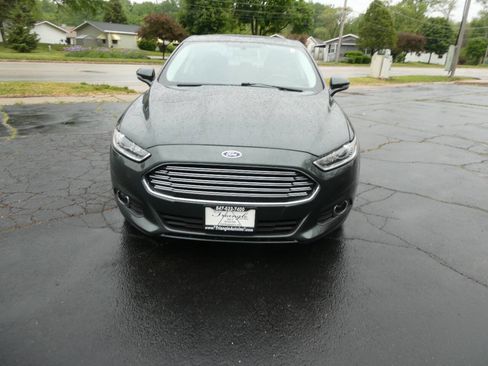Used 2016 Ford Fusion SE w/ Equipment Group 201A image 2