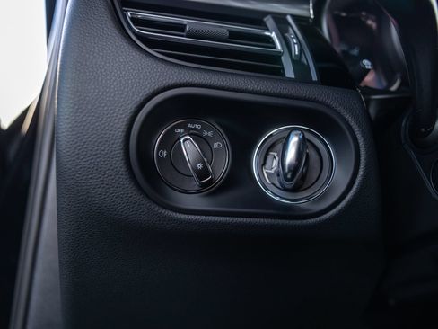 Certified 2026 Porsche Macan AWD/4WD image 34