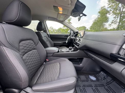 Certified 2025 Nissan Pathfinder SV w/ Black Appearance Package image 28