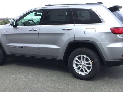 Used 2020 Jeep Grand Cherokee Laredo AWD/4WD image 6