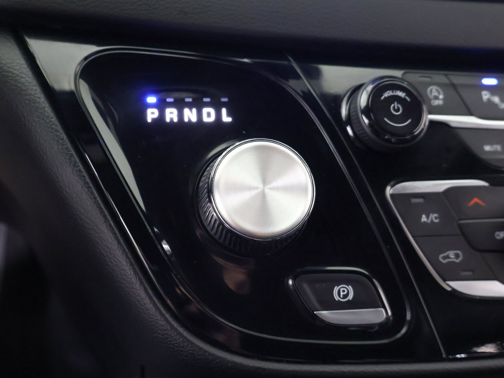 Used 2025 Chrysler Pacifica Select FWD image 51