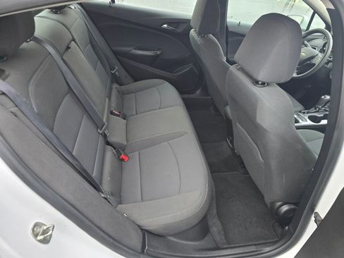Used 2018 Chevrolet Cruze LT w/ Convenience Package image 13