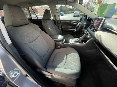 Used 2024 Toyota RAV4 XLE image 32
