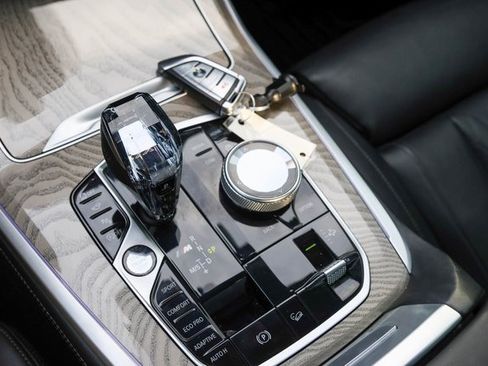 Used 2021 BMW X7 M50i w/ Dynamic Handling Package image 30