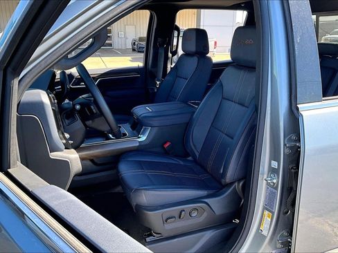 New 2025 Chevrolet Silverado 3500 High Country w/ High Country Premium Package image 9