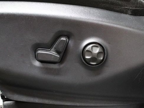 Used 2025 Chrysler Pacifica Select FWD image 17