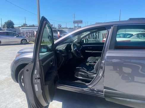 Used 2018 Honda CR-V LX image 9