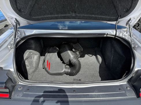 Used 2016 Dodge Challenger SXT RWD image 7