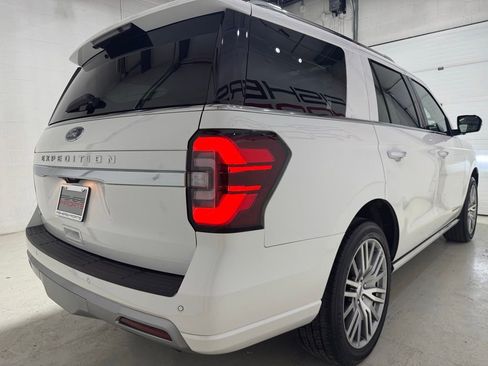 Used 2023 Ford Expedition Platinum AWD/4WD image 4