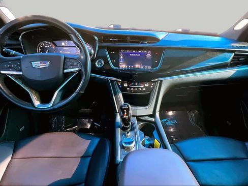 Used 2023 Cadillac XT6 Premium Luxury FWD image 16
