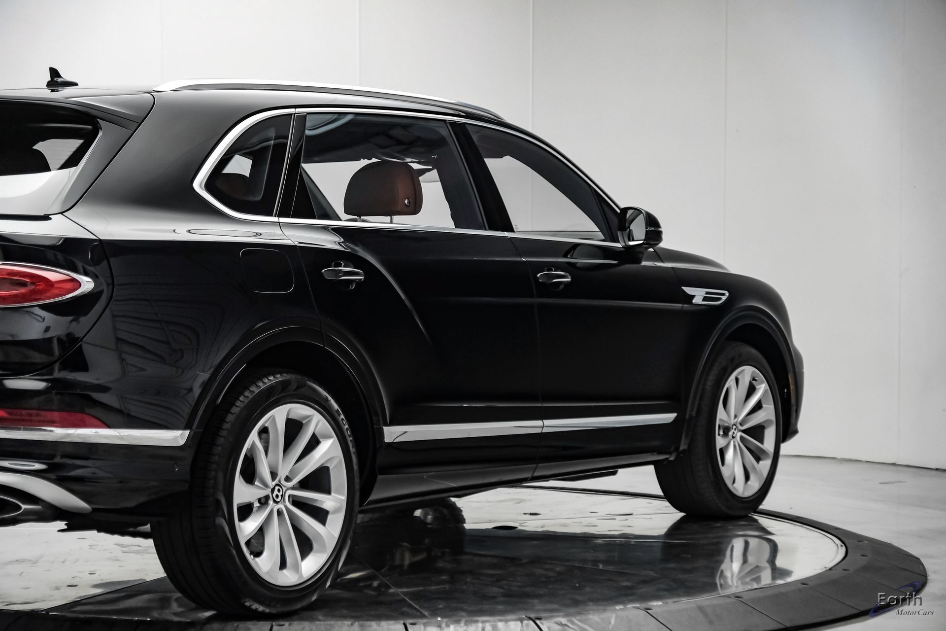 Used 2023 Bentley Bentayga Extended Wheelbase AWD/4WD image 16