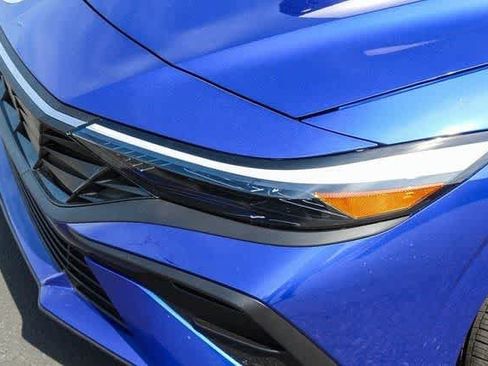 Certified 2025 Hyundai Elantra Sport FWD image 12
