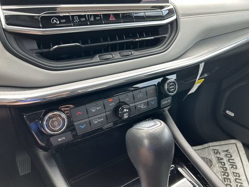 Used 2022 Jeep Compass Limited w/ Sun and Sound Group AWD/4WD image 29