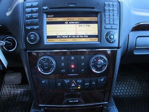 Used 2011 Mercedes-Benz GL 450 4MATIC image 23