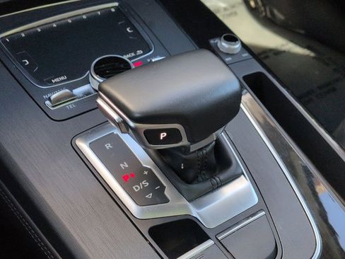 Used 2020 Audi Q5 e Premium Plus w/ Premium Plus Package image 12
