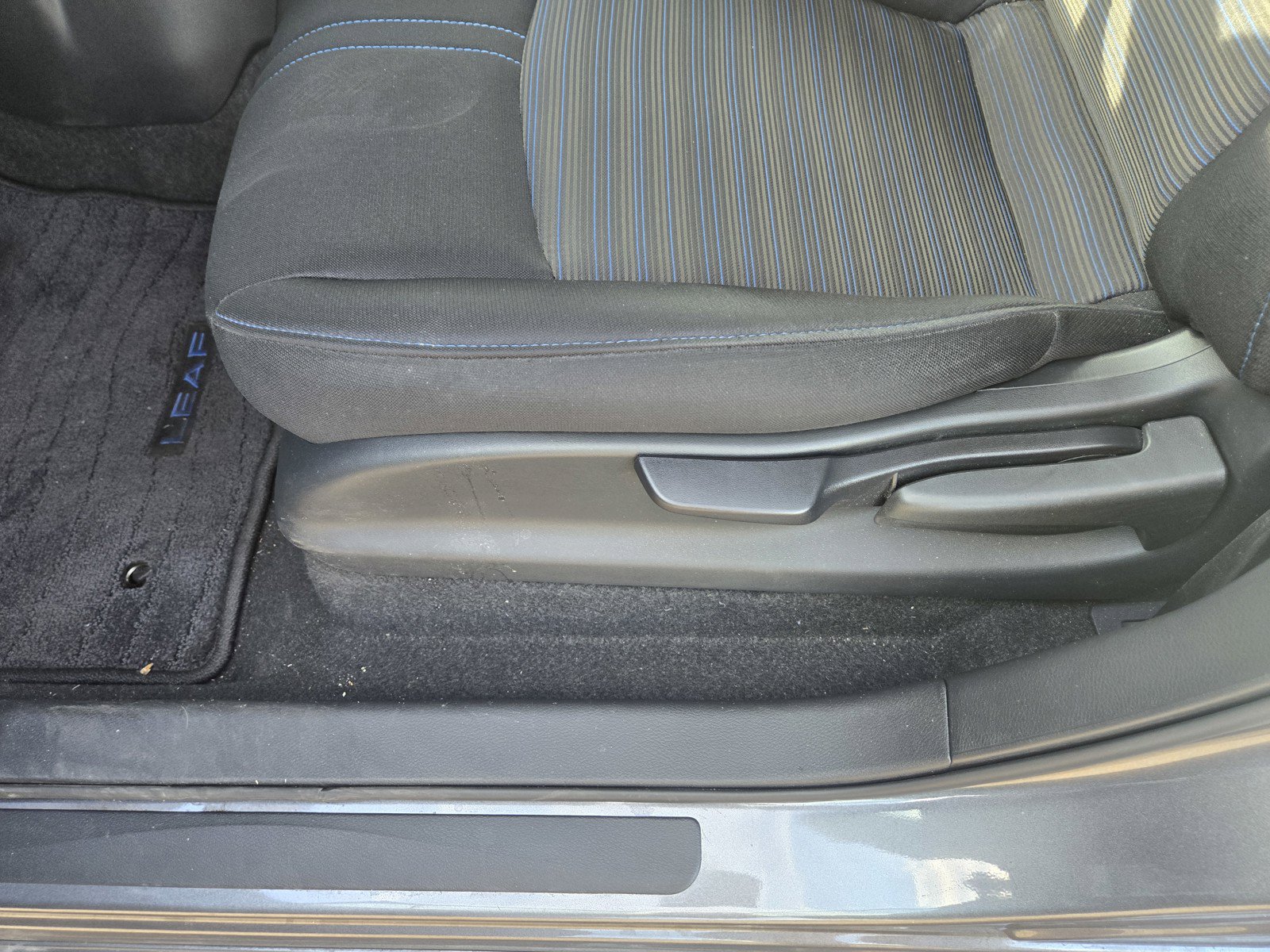 Certified 2025 Nissan Leaf S FWD image 13