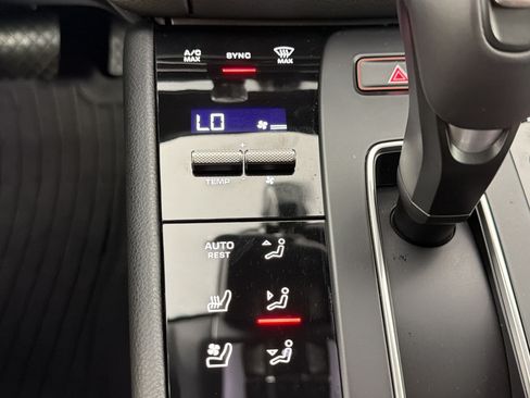 Used 2026 Porsche Macan AWD/4WD image 19