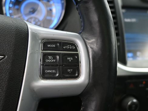 Used 2014 Chrysler 300 C w/ Light Group image 13