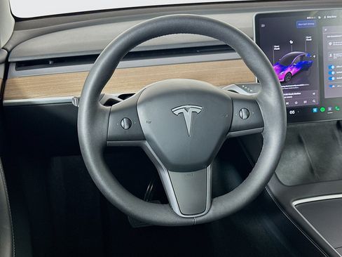 Used 2025 Tesla Model Y Long Range AWD/4WD image 17