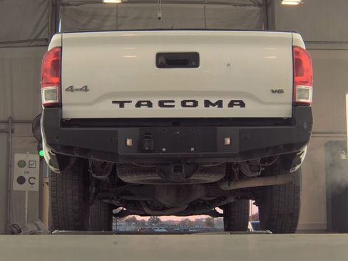 Used 2017 Toyota Tacoma SR5 image 7