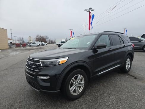 Used 2023 Ford Explorer XLT w/ Equipment Group 202A image 9
