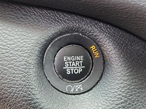 Used 2019 Jeep Cherokee Trailhawk w/ Cold Weather Group AWD/4WD image 21