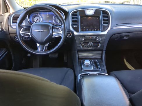 Used 2019 Chrysler 300 Touring w/ Sport Appearance Package image 15