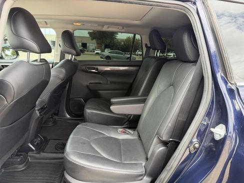 Used 2021 Toyota Highlander Platinum FWD image 29