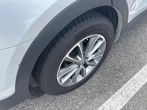 Used 2018 Hyundai Santa Fe SE FWD image 18