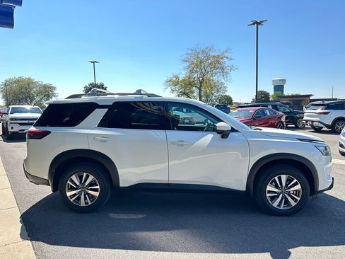 Used 2023 Nissan Pathfinder SL image 8