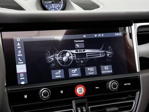Certified 2026 Porsche Macan AWD/4WD image 18