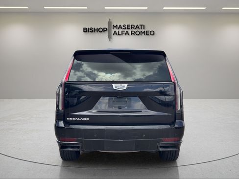 Used 2021 Cadillac Escalade Sport w/ Driver Assist Tech Package AWD/4WD image 4