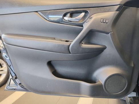 Used 2018 Nissan Rogue SL image 30