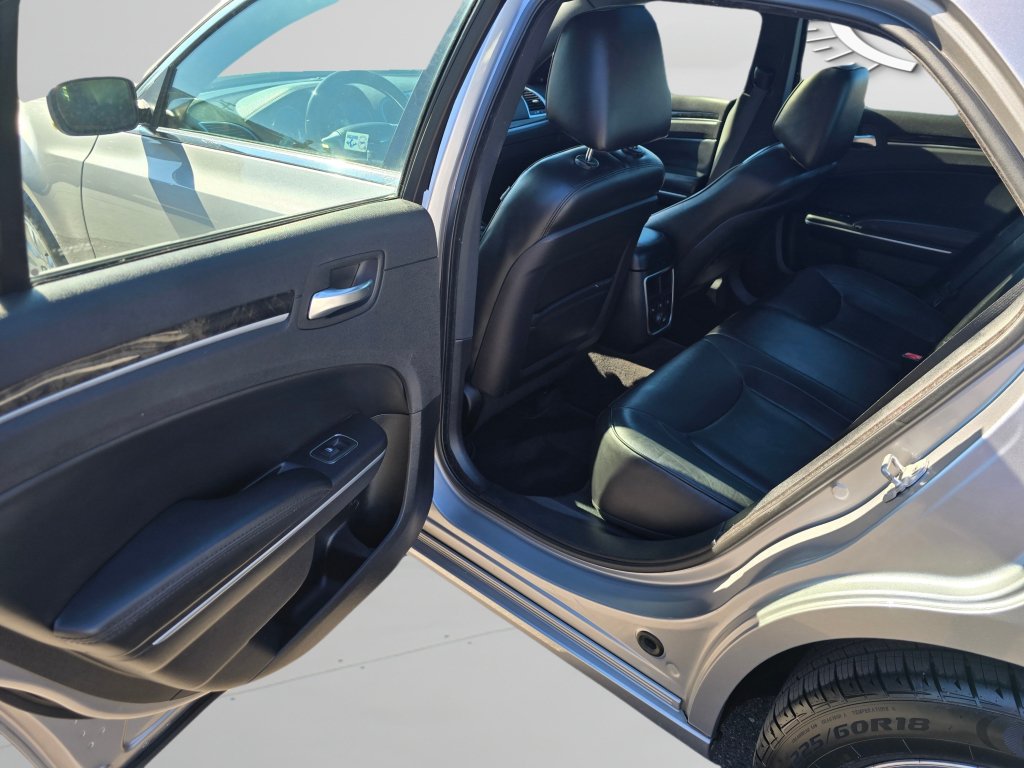 Used 2011 Chrysler 300 C RWD image 23